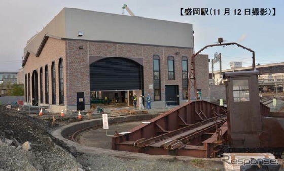 盛岡駅構内の検修庫と転車台。建物は11月末頃の完成を予定している。