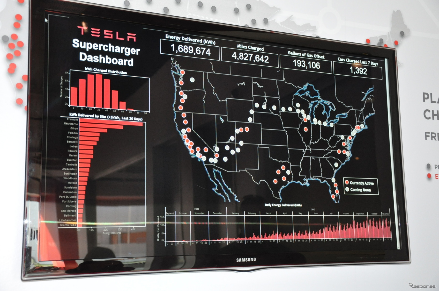 テスラLA、エントランス。米国内の充電ポイントの状況とエネルギー使用が一目で分かる