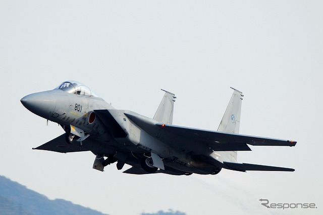 F-15戦闘機が朝イチから登場。