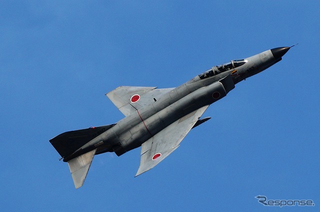 機齢を思わせないほど暴れまわるF-4戦闘機。