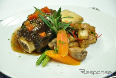 シェフ・ズビア・ザインが調理する機内食