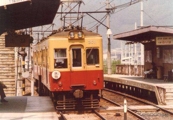 かつて大津線で運用されていた「特急色」の300形。603号編成は大津線開業100周年の記念企画として特急色に変更され、2012年から運転を開始した。