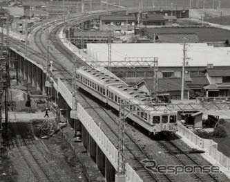 津島駅が高架化された1968年頃の写真。