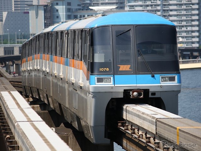 東京モノレールと東京高速鉄道は共同の割引切符を発売する。写真は東京モノレールの列車。