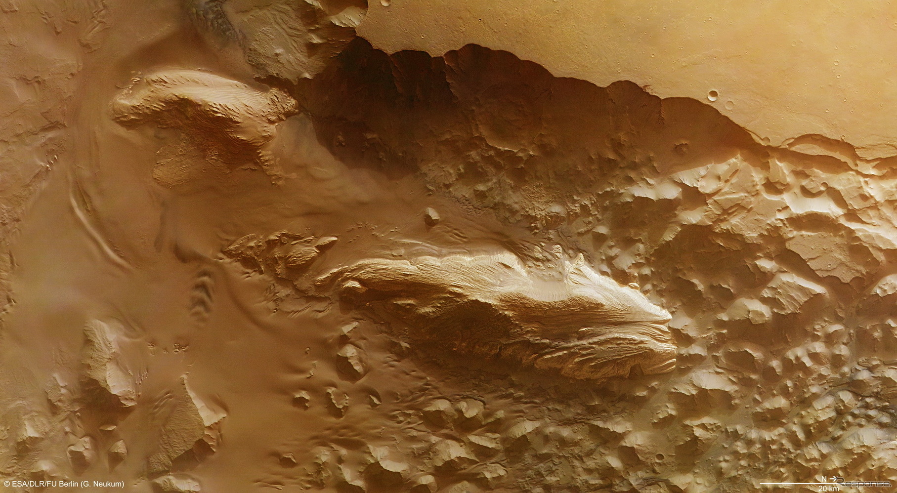 火星 横たわる化石のような硫酸塩の山 欧州火星探査機が撮影