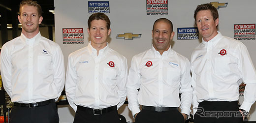 チャーリー・キンボール（左）、ライアン・ブリスコー（左から2番目）、トニー・カナーン（右から2番目）、スコット・ディクソン（右）