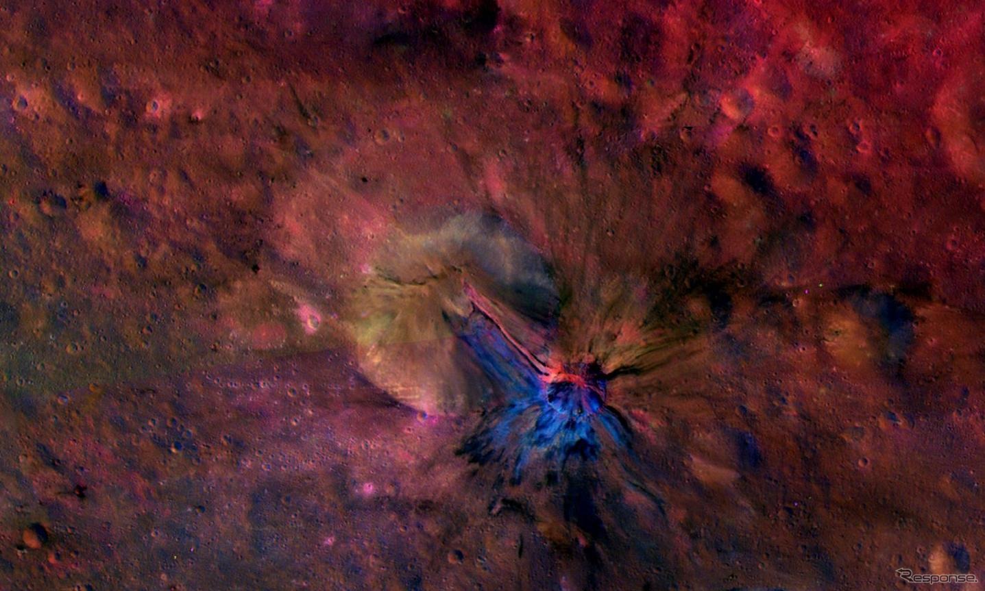 ドーン探査機が明らかにした小惑星ベスタ、アエリアクレーターのカラー画像