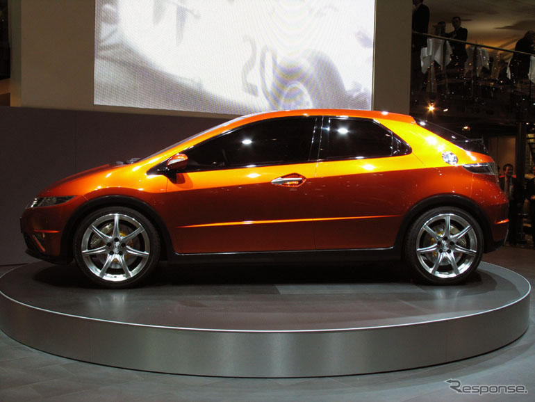 ホンダ、新型 シビック は市場特性に合わせたボディを投入