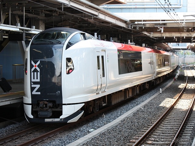 「成田エクスプレス」のE259系電車。JR東日本は訪日外国人向けに、同列車を割安な料金で利用できる「N’EX TOKYO Direct Ticket」を来年1月から発売する