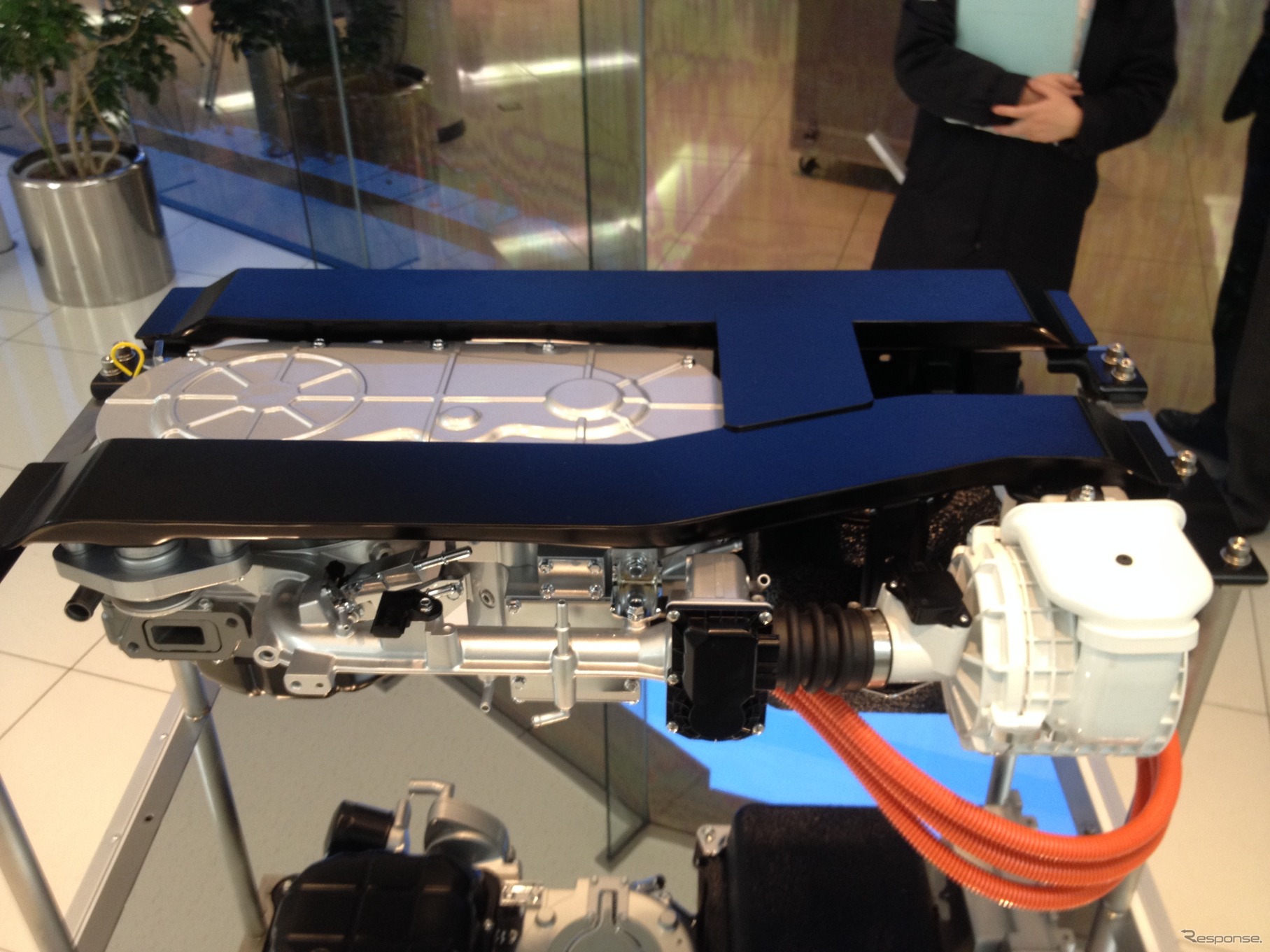 マツダ、ロータリーエンジンによるレンジエクステンダーEVを公開