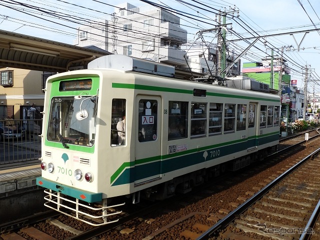 東京都の交通事業は2段階で消費税率引き上げに伴う運賃改定を実施。まず4月1日に都電荒川線と都営バスの値上げを行う。