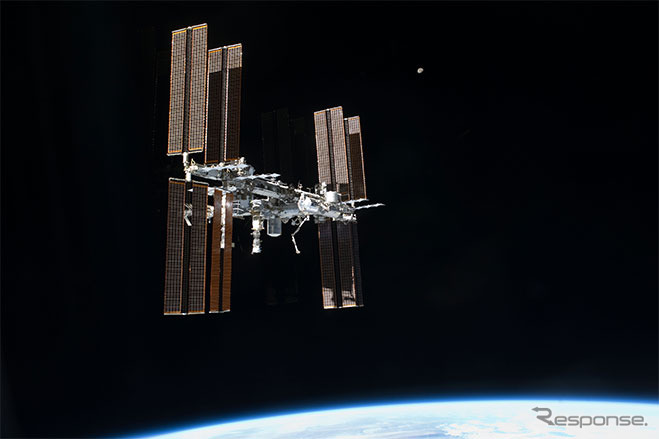 国際宇宙ステーション　（写真提供：NASA）