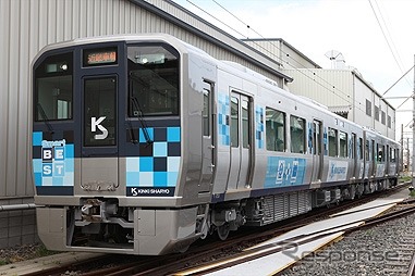 近畿車輛が開発したバッテリー電車「Smart BEST」。徳島県内での走行試験にあわせ、出発式と試乗会が行われる。