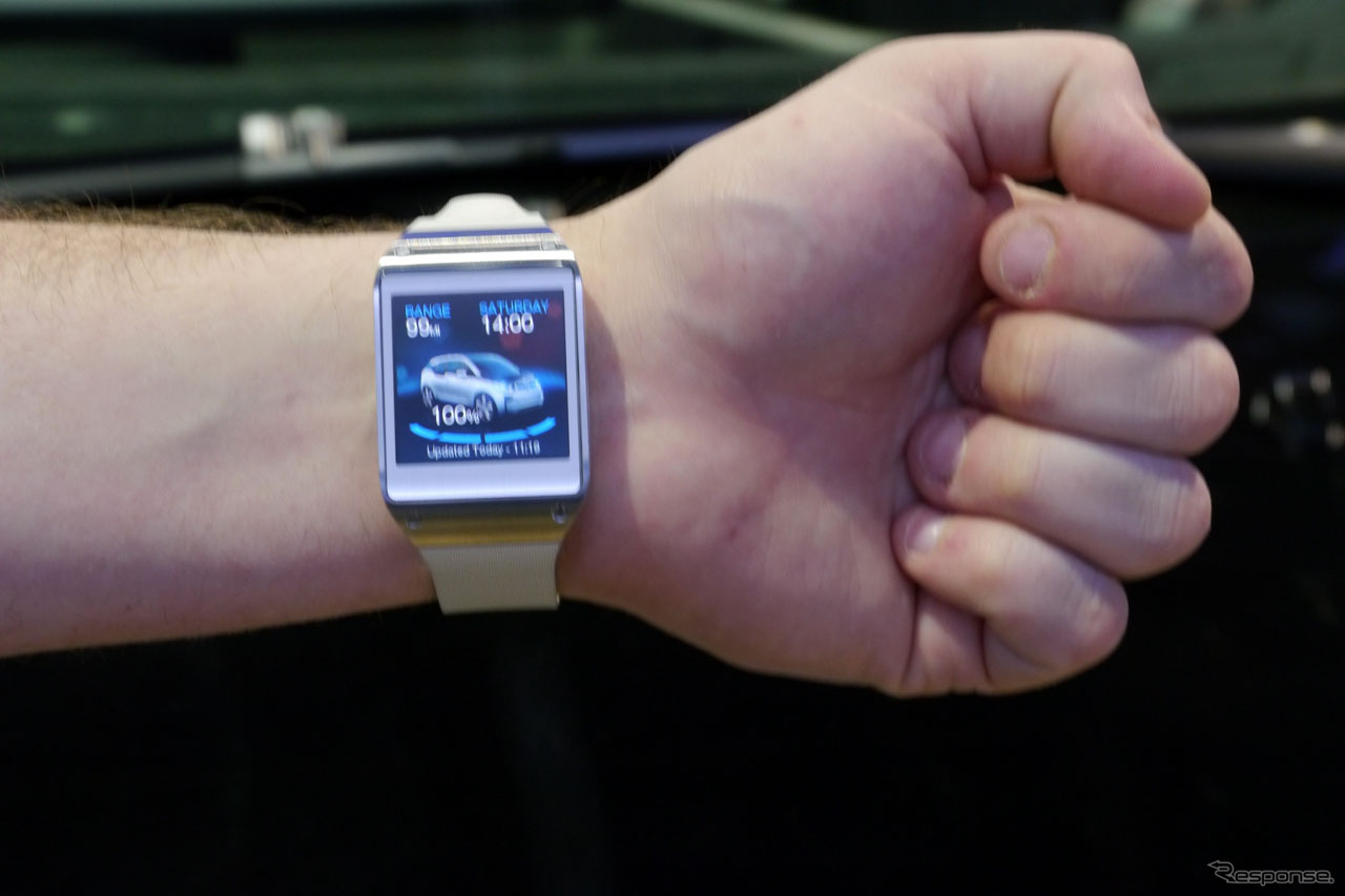 「GALAXY Gear」は腕同型サイズと何ら変わらないサイズ