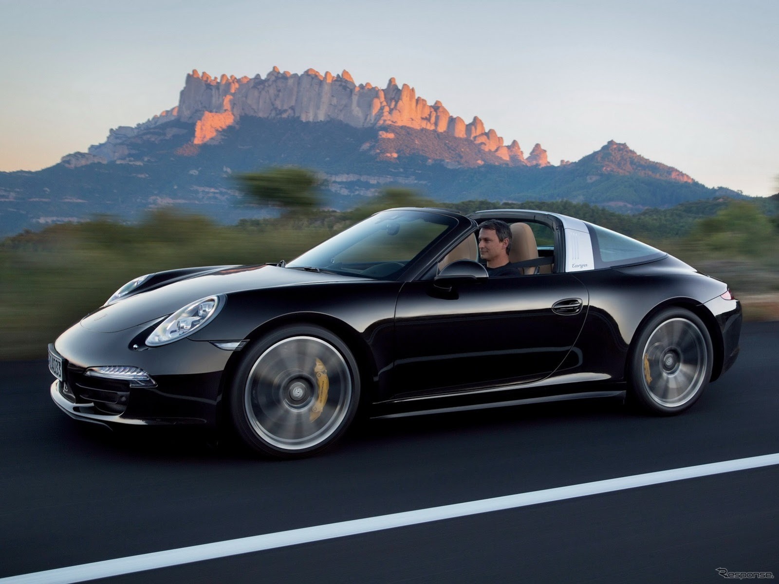 新型 ポルシェ 911 タルガ4S