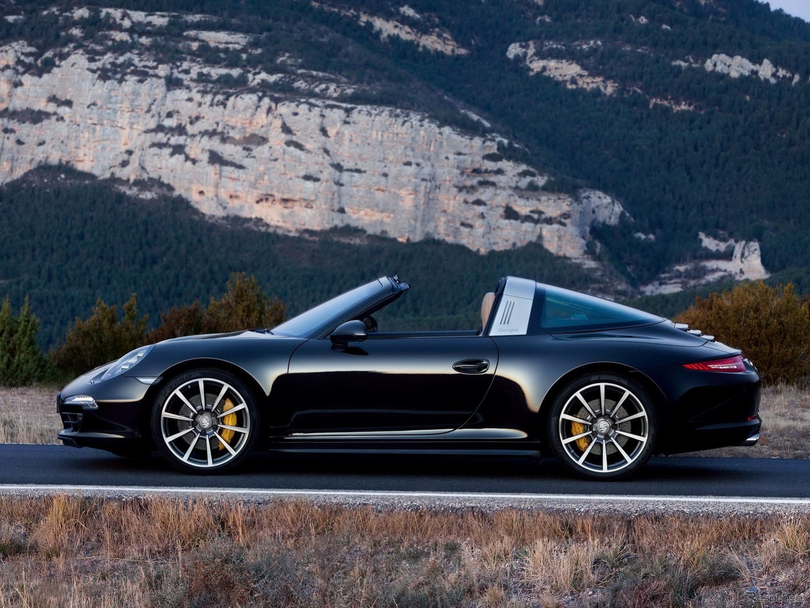 新型 ポルシェ 911 タルガ4S