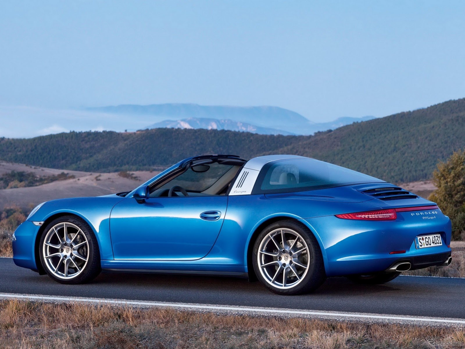 新型 ポルシェ 911 タルガ4
