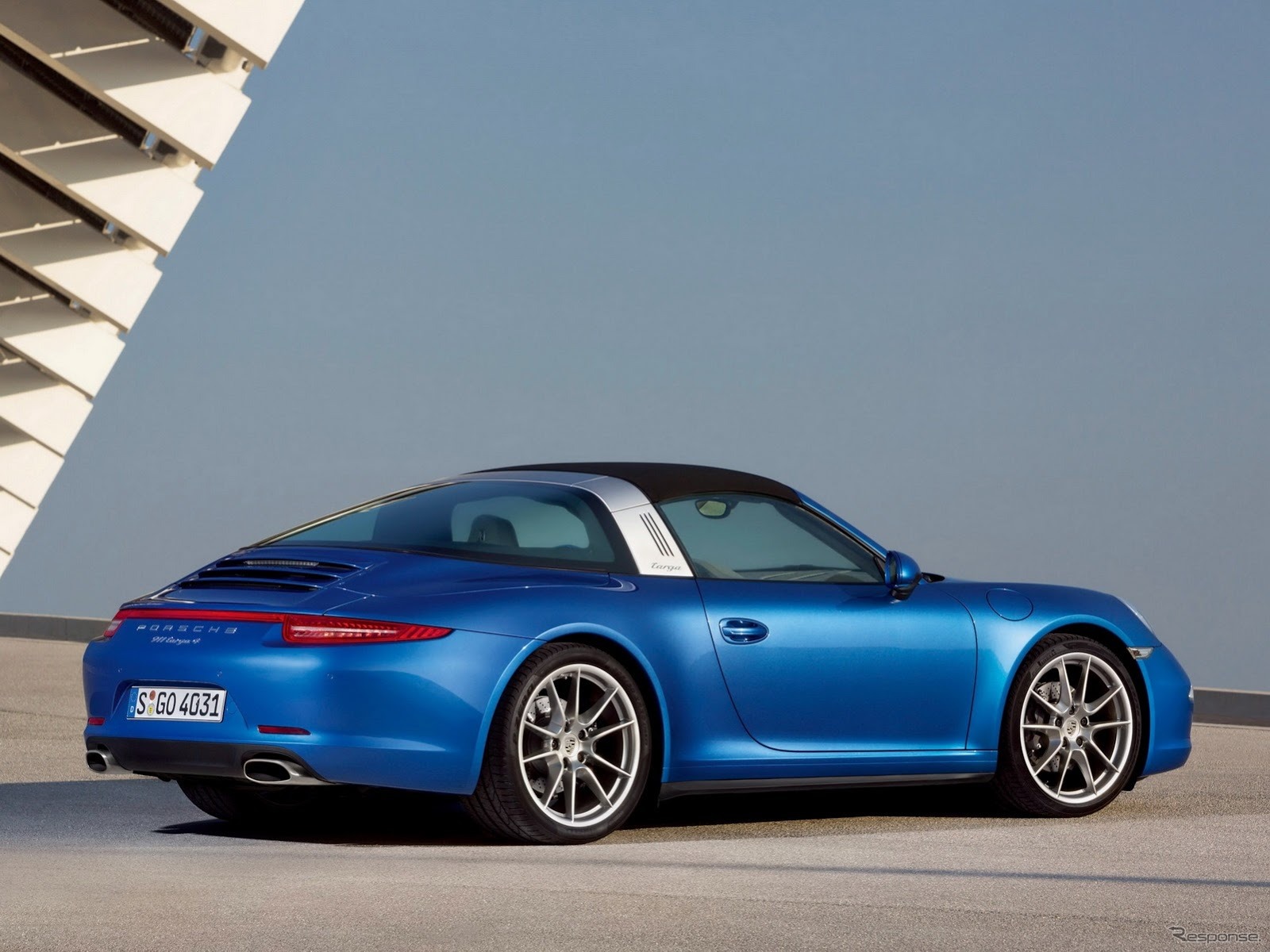 新型 ポルシェ 911 タルガ4