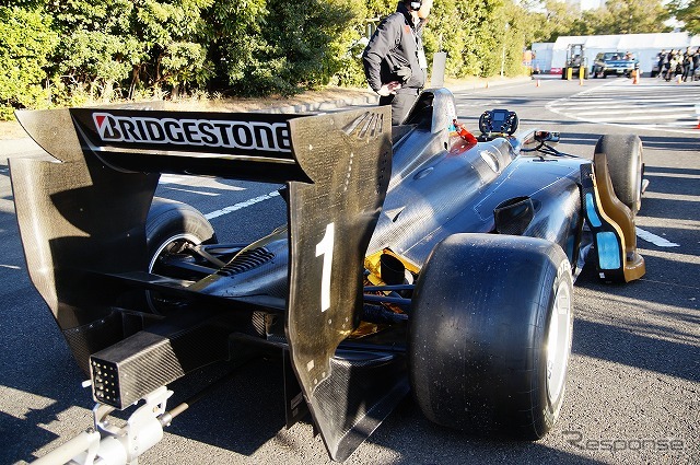 今年から使用されるスーパーフォーミュラの新シャシー「SF14」、ホンダエンジンを搭載したバージョンがオートサロンのデモ走行に登場した。