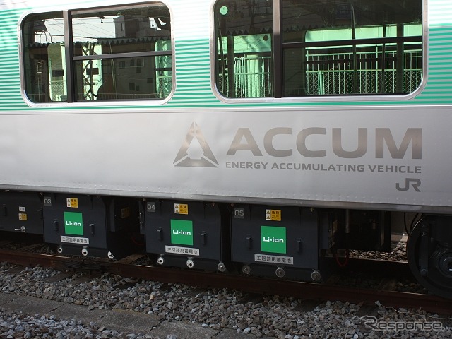 「ACCUM」の肝といえる蓄電池は床下に搭載されている。