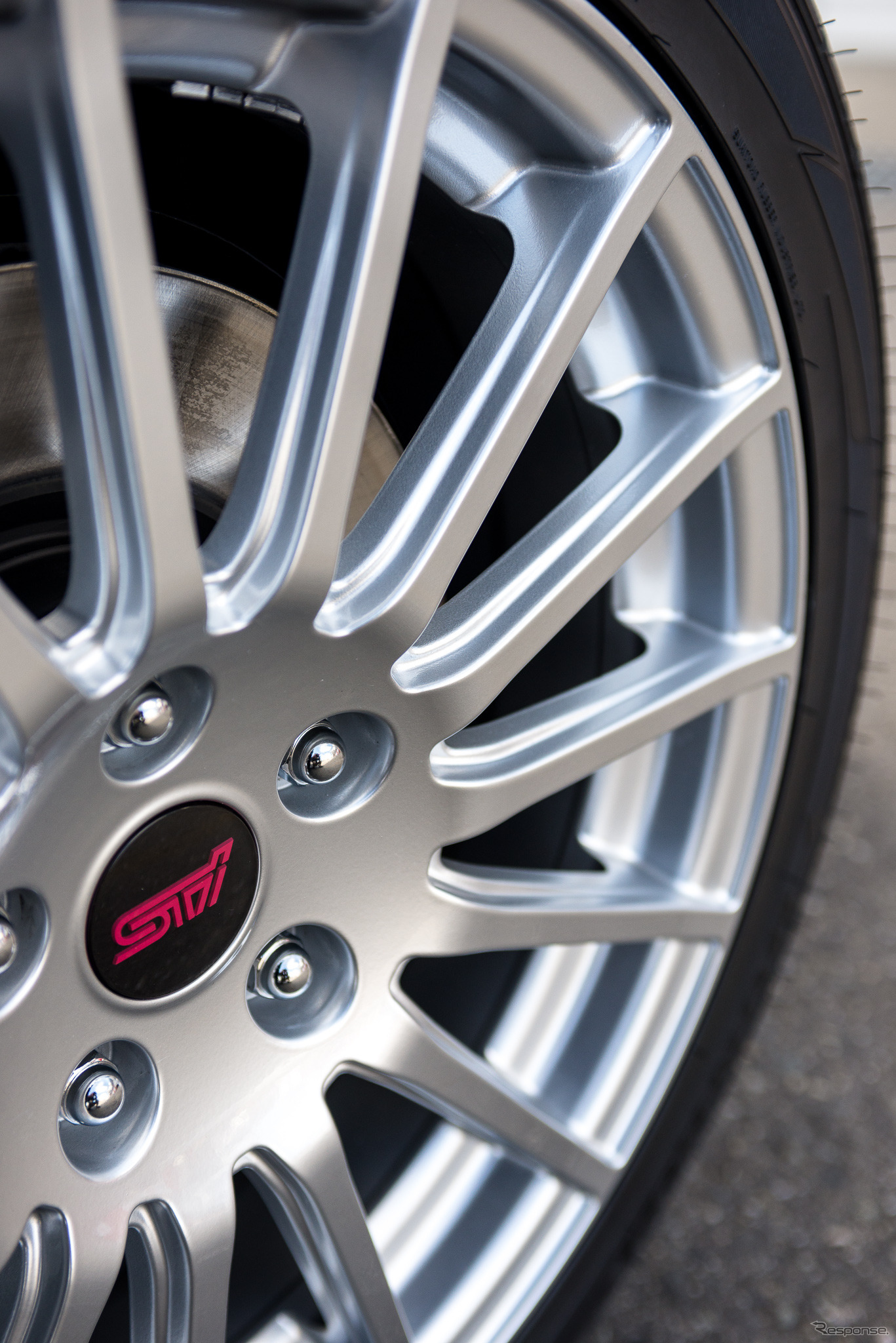 スバル・レヴォーグ「STI パフォーマンスパッケージ」プロトタイプ