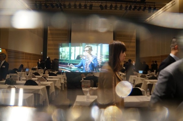 エプソン、Android4.0プラットフォームを搭載したスマートグラス『モベリオ』を発表