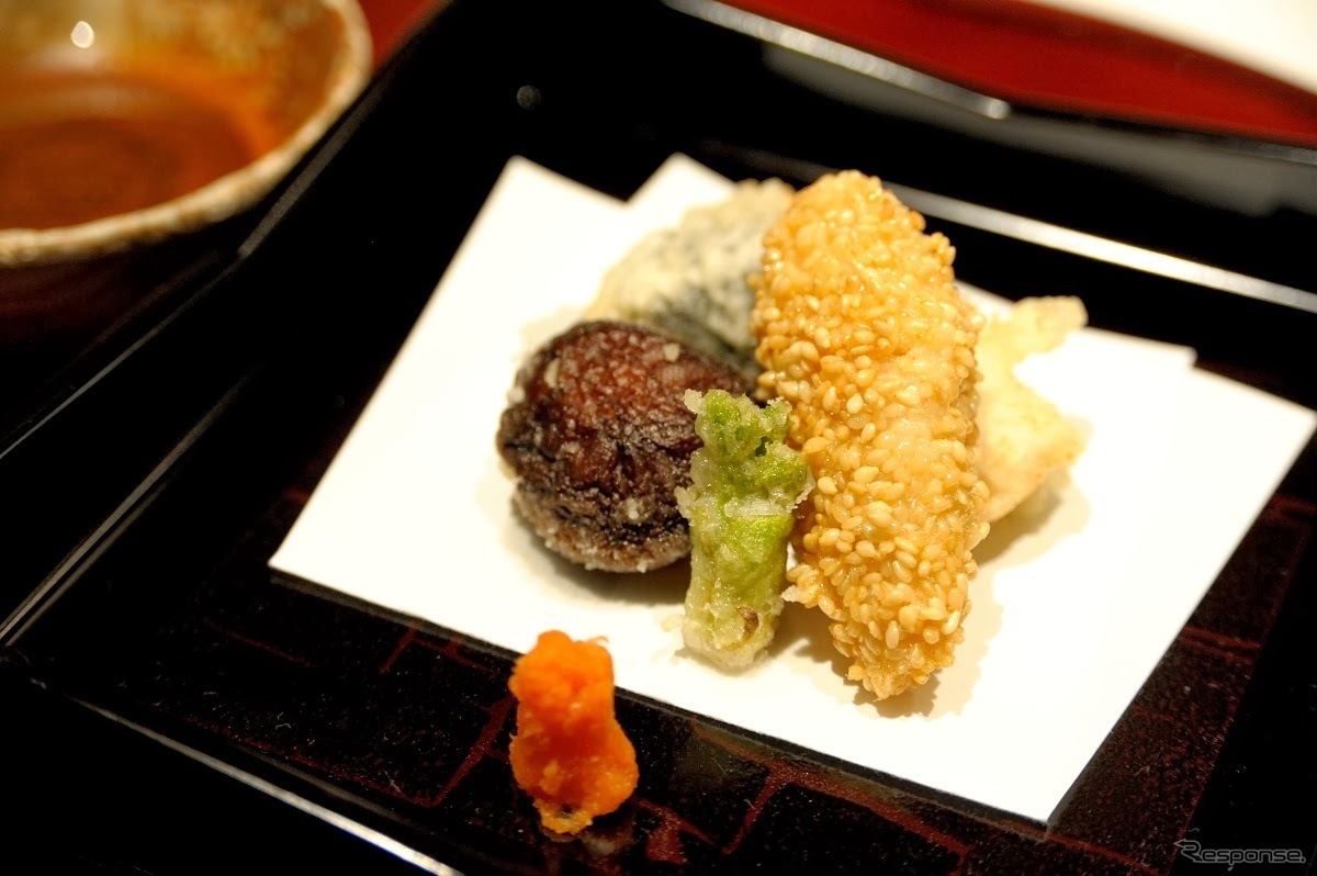 夕食は懐石フルコース