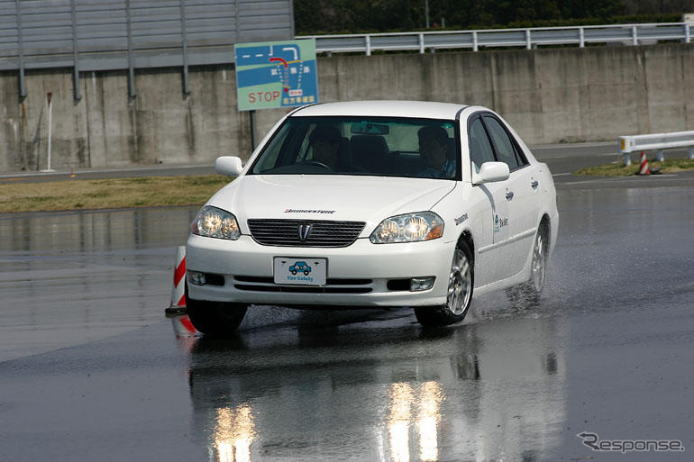 タイヤで安全運転---ブリヂストン レッスン体験記