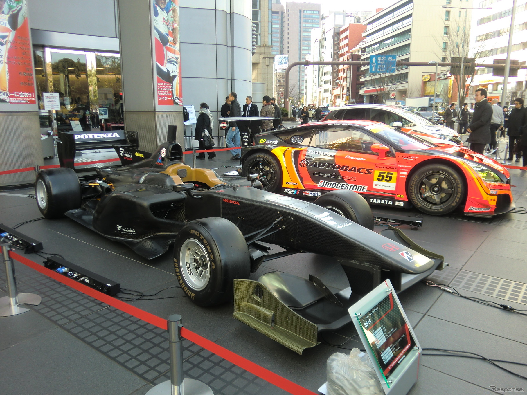 7日のホンダ本社でのモータースポーツ活動計画発表会。社屋外にSF14が展示された（奥はGT300の「CR-Z GT」）。