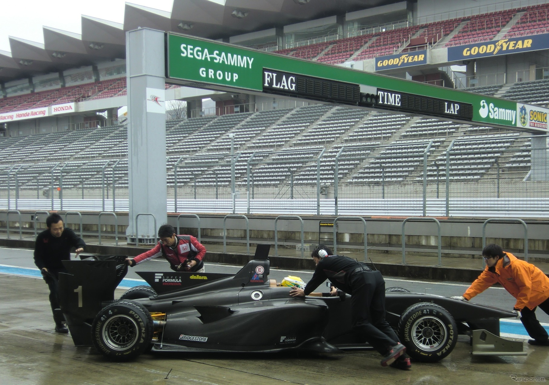 2013年12月の富士テストでの「SF14・ホンダ」。山本尚貴、中嶋大祐らがテストドライブしていた。