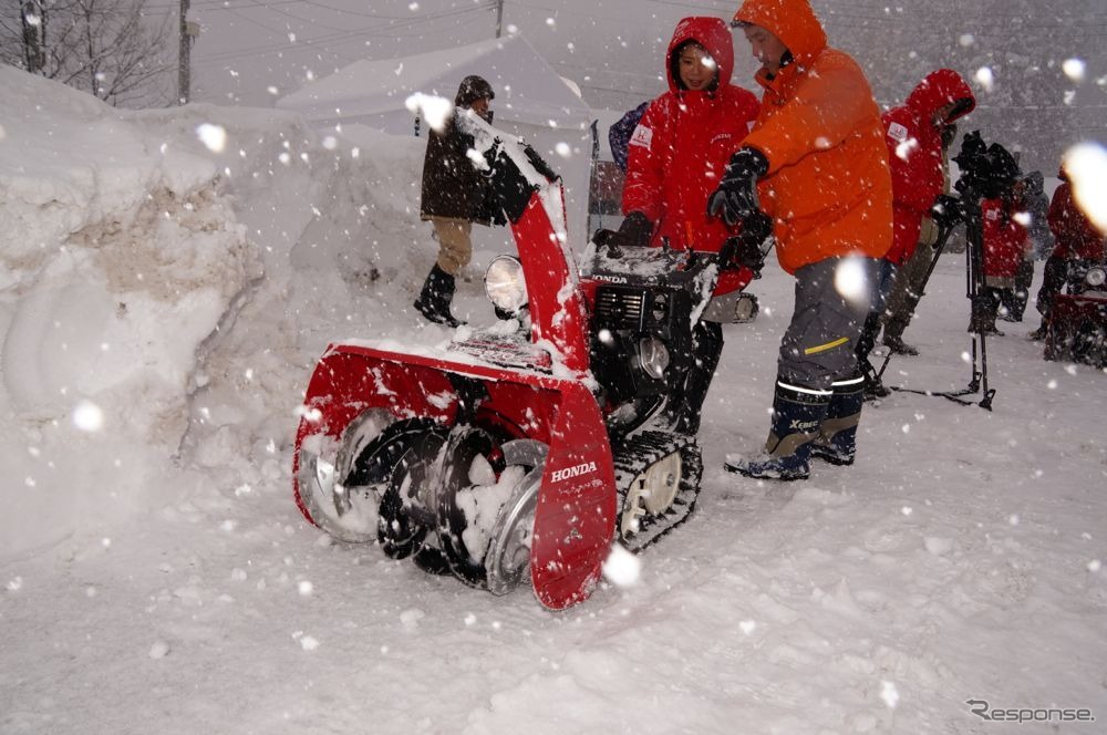 ホンダの小型除雪機