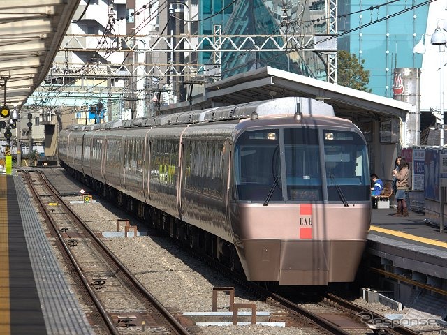 伊勢原駅に臨時停車する特急ロマンスカーのうち『はこね28号』は写真の30000形「EXE」で運転される予定。