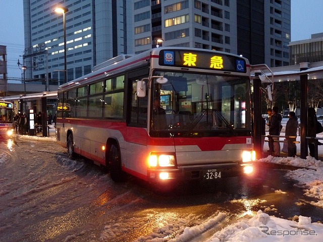 2月15日18時の時点では、武蔵小杉駅（横須賀線駅前）と日吉駅の間で代行バスが運行されていたが、途中の元住吉駅は通過。日吉駅と菊名駅を結ぶ代行バスは運転されていなかった。