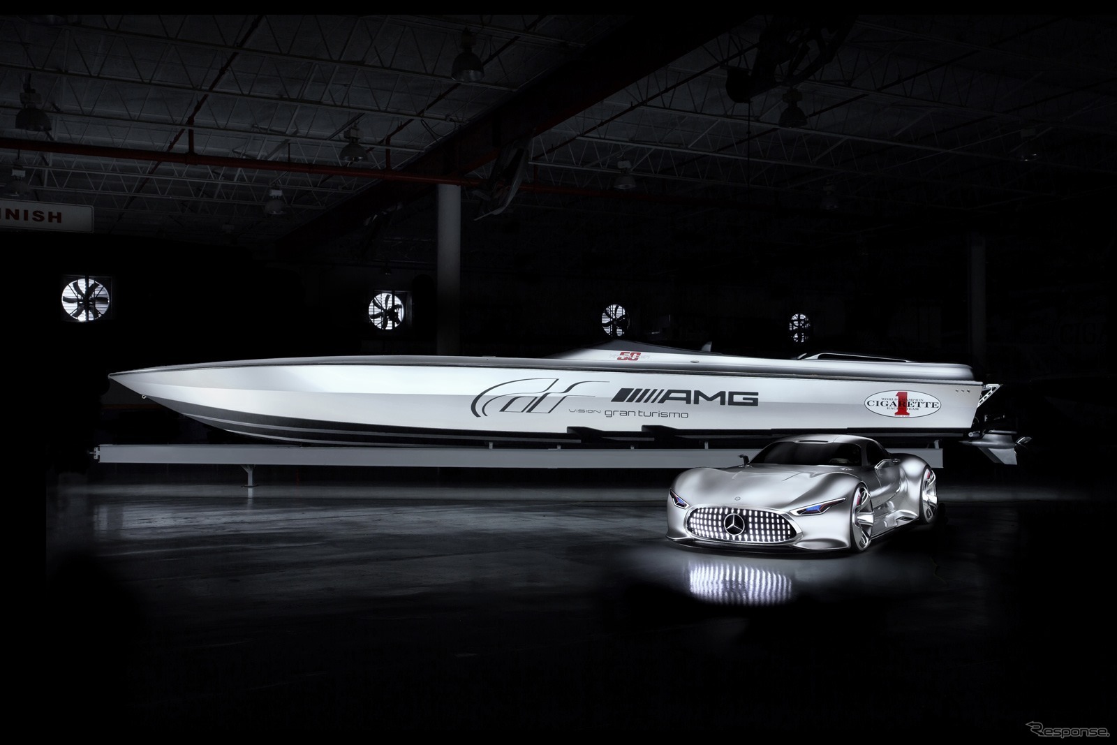 メルセデスベンツAMGヴィジョン・グランツーリスモとシガレットレーシング社のパワーボート、50‘ヴィジョンGTコンセプト