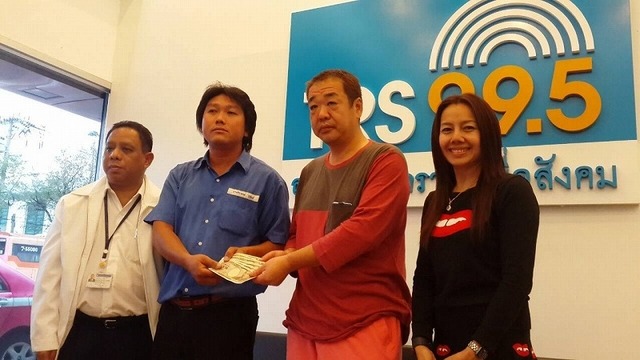 バンコクのタクシー運転手、日本人男性が置き忘れた４７万円返還