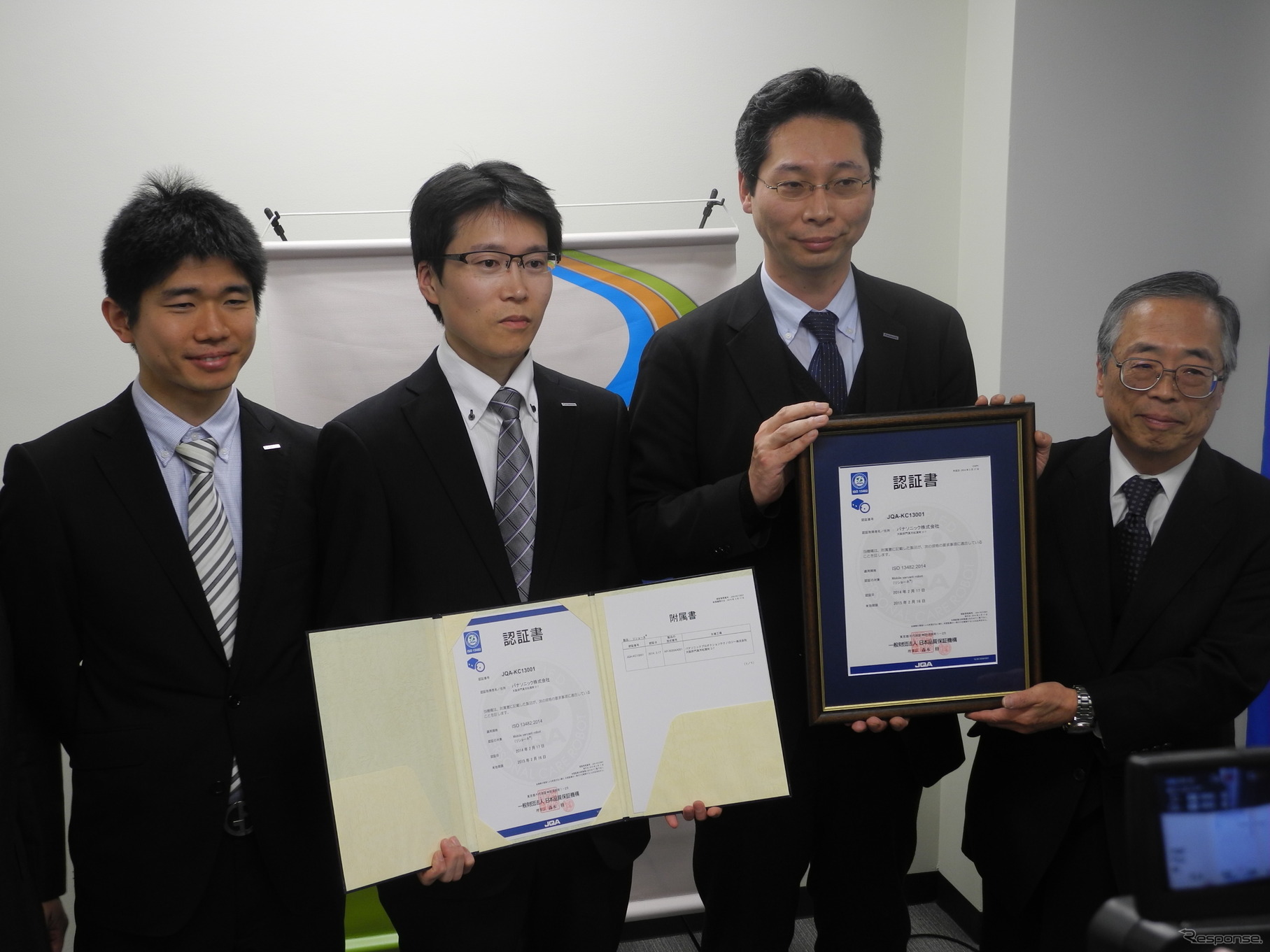 ISO13482を取得して喜ぶパナソニック関係者