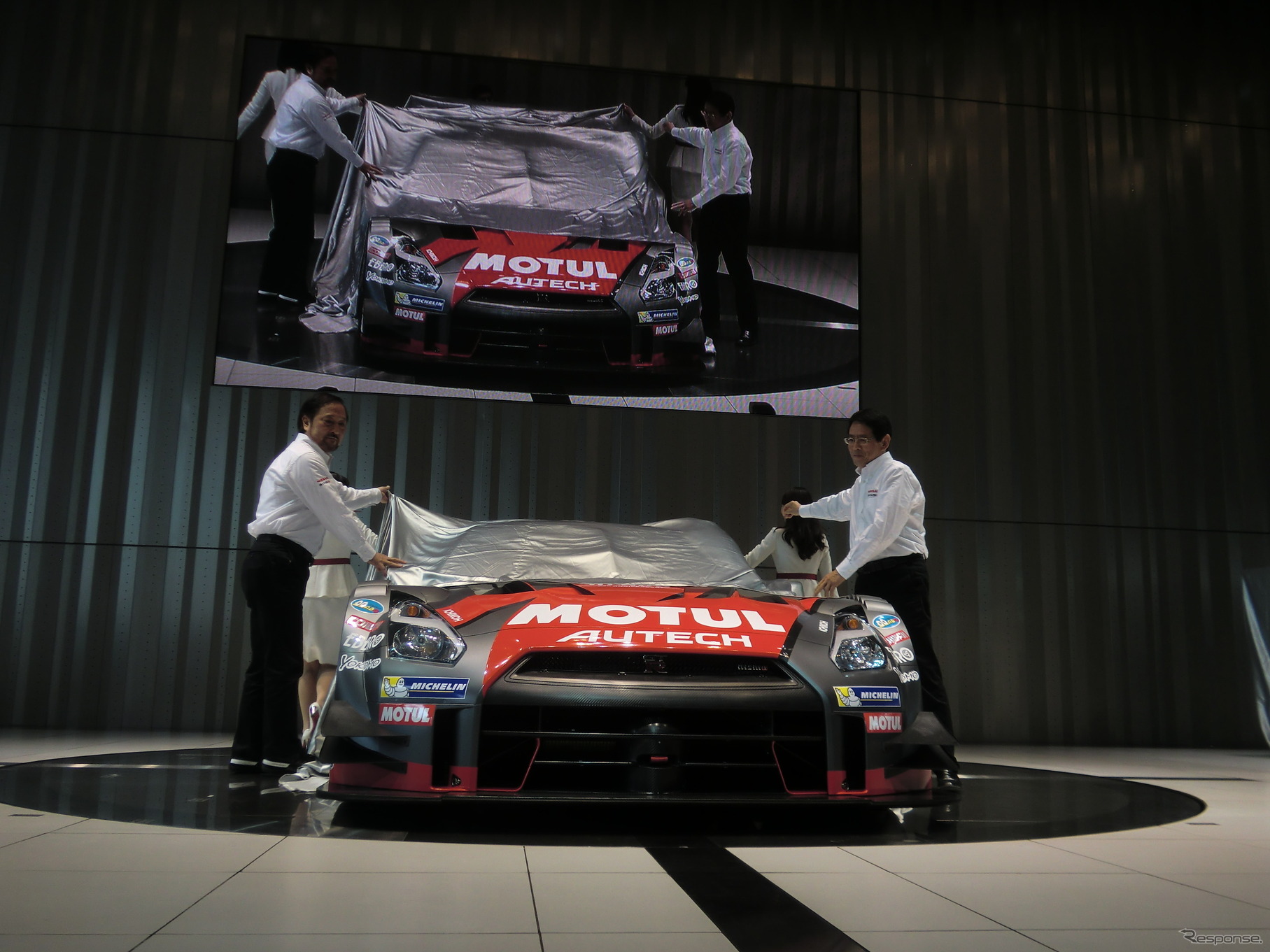 NISMO宮谷社長らによってアンヴェールされた、2014年の「MOTUL AUTECH GT-R」。