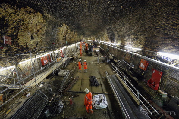 ロンドンを貫く新路線「クロスレール」のトンネル工事現場の様子