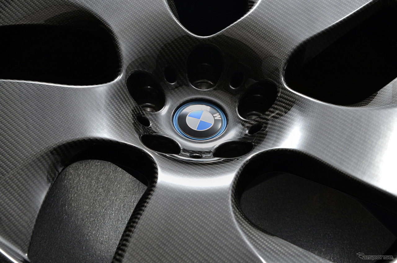 BMW のCFRP（カーボンファイバー強化樹脂）製ホイール