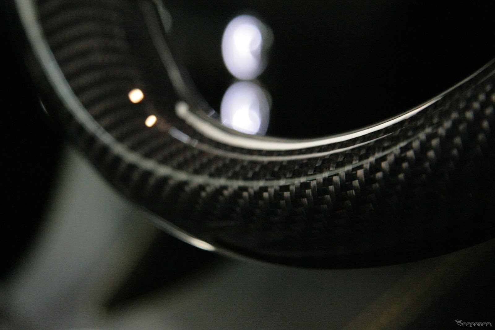 英アラッシュカーズの新型スーパーカーの予告イメージ