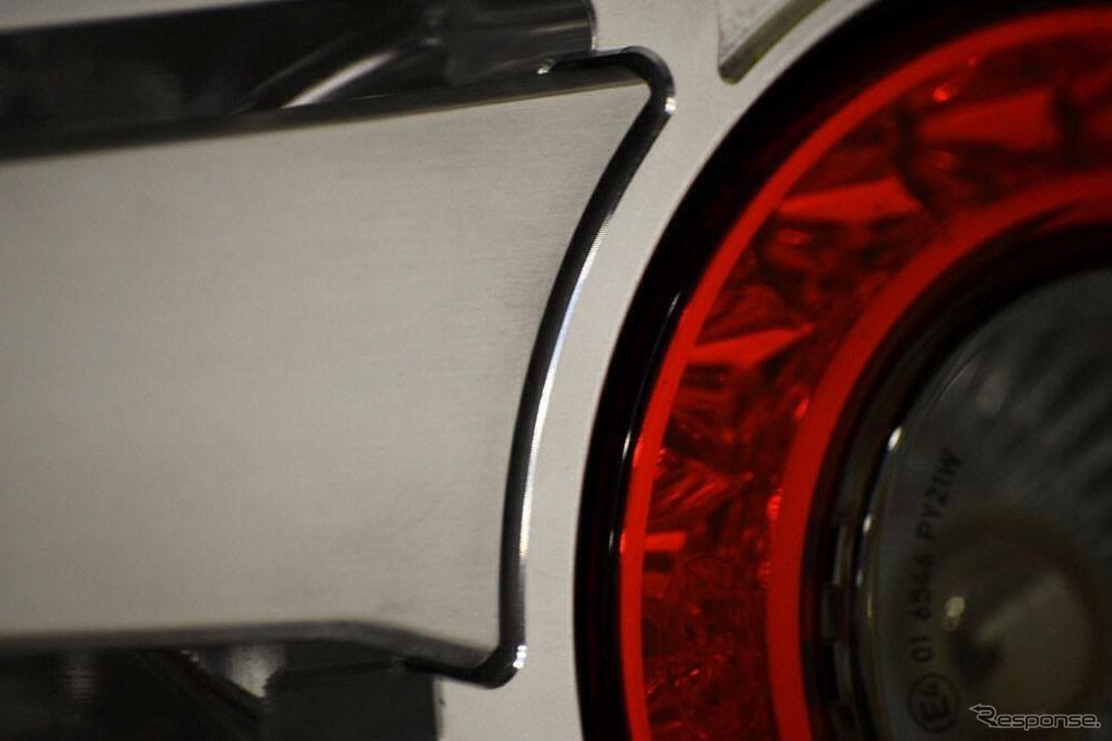 英アラッシュカーズの新型スーパーカーの予告イメージ