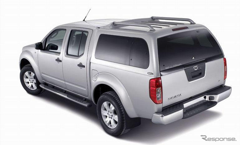 日産のピックアップ ナヴァラがバンに変身