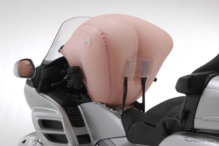 ホンダ、二輪車用エアバッグを開発、世界初