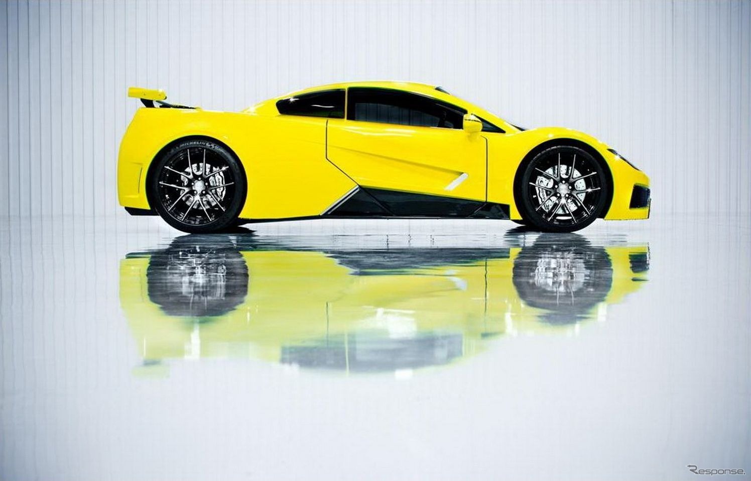 英国アラッシュカーズの新型スーパーカー AF8