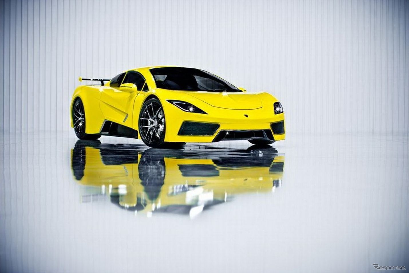 英国アラッシュカーズの新型スーパーカー AF8