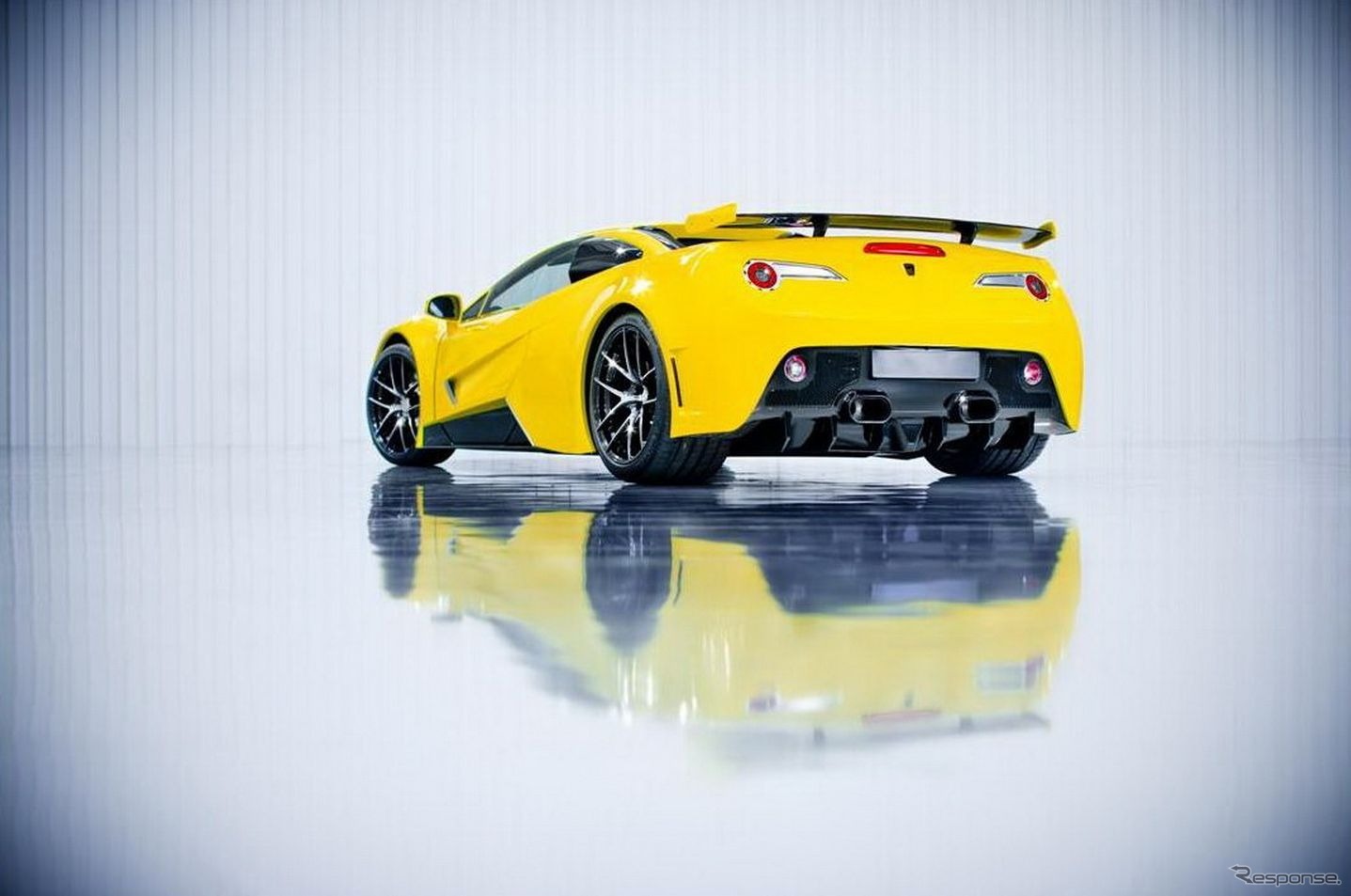 英国アラッシュカーズの新型スーパーカー AF8