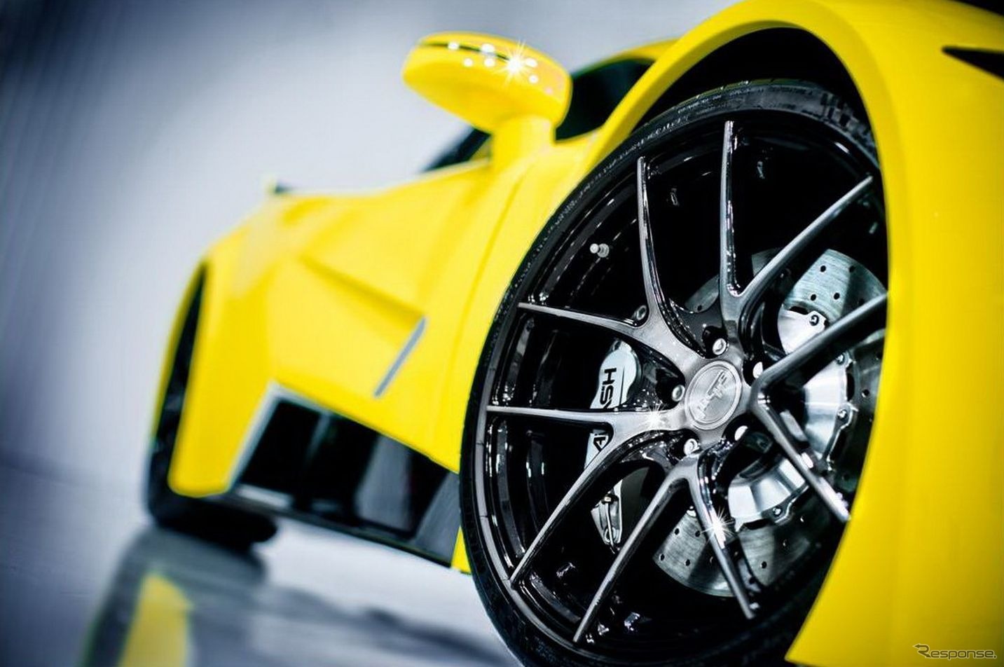 英国アラッシュカーズの新型スーパーカー AF8