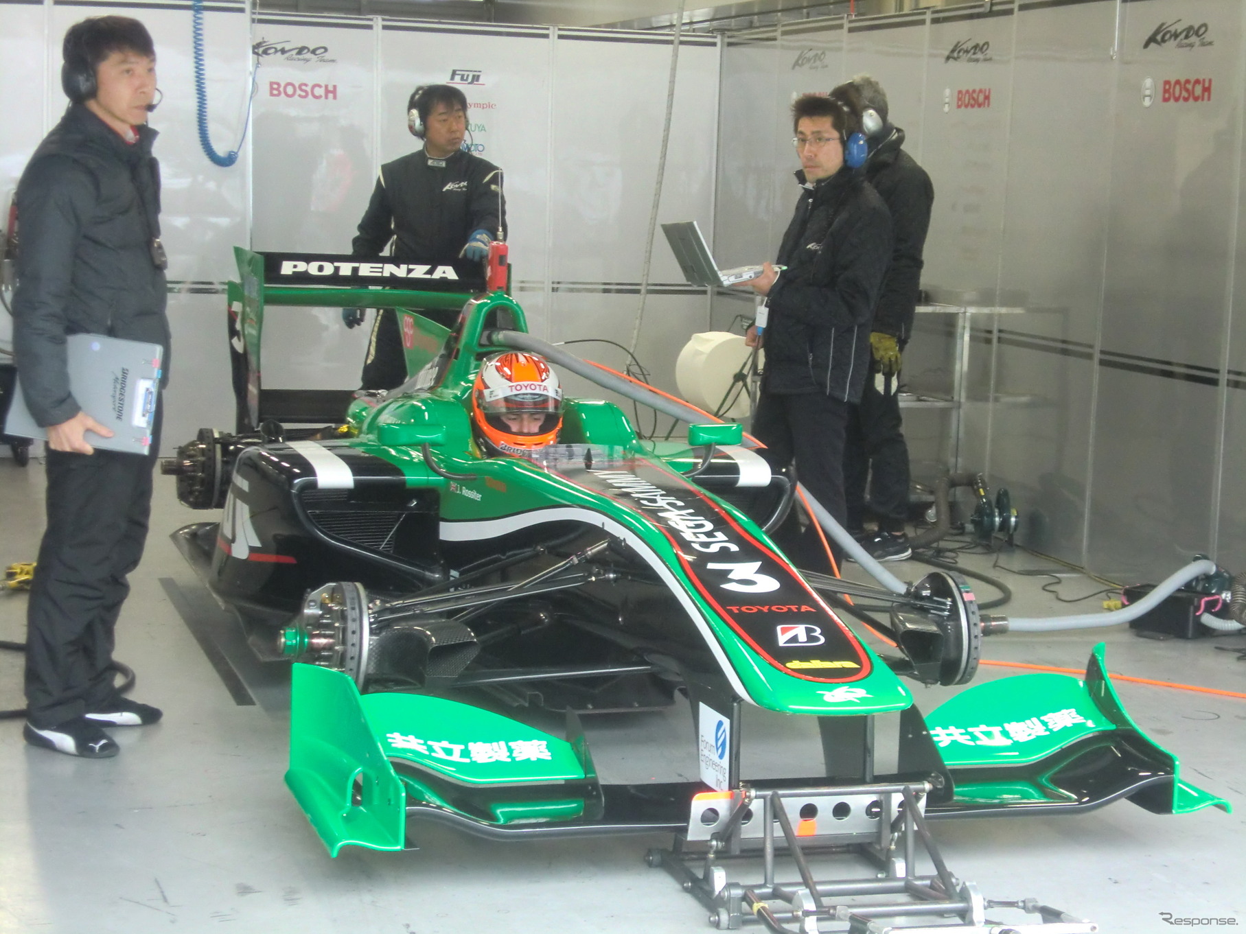 KONDO RACING（#3 ロシター）のマシンがカラーリングされて登場。