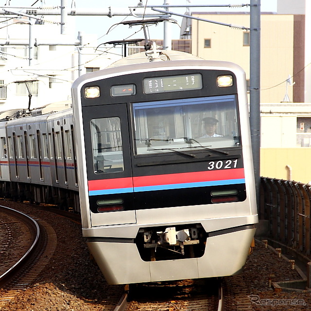 京成電鉄の3000形。同社とグループの新京成・北総は3月25日から「運行情報ディスプレイ」の使用を開始する