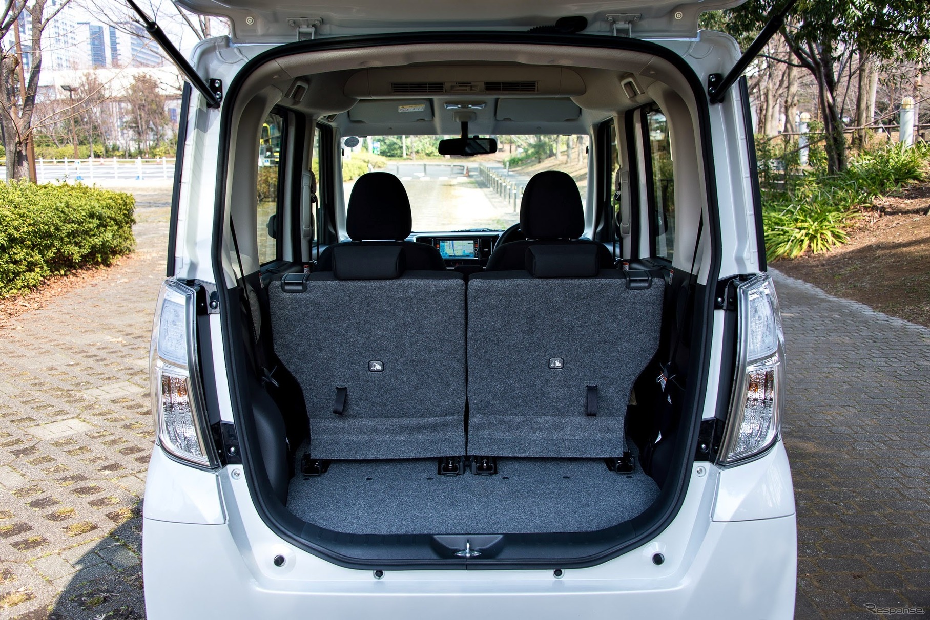 後席260mmのロングスライド機構で荷室空間も余裕がある